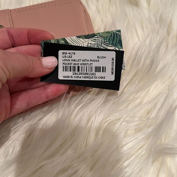 NWT Badgley Mischka Women's Quilted Wallet - Blush with Gold Hardware - Picture 4 of 5